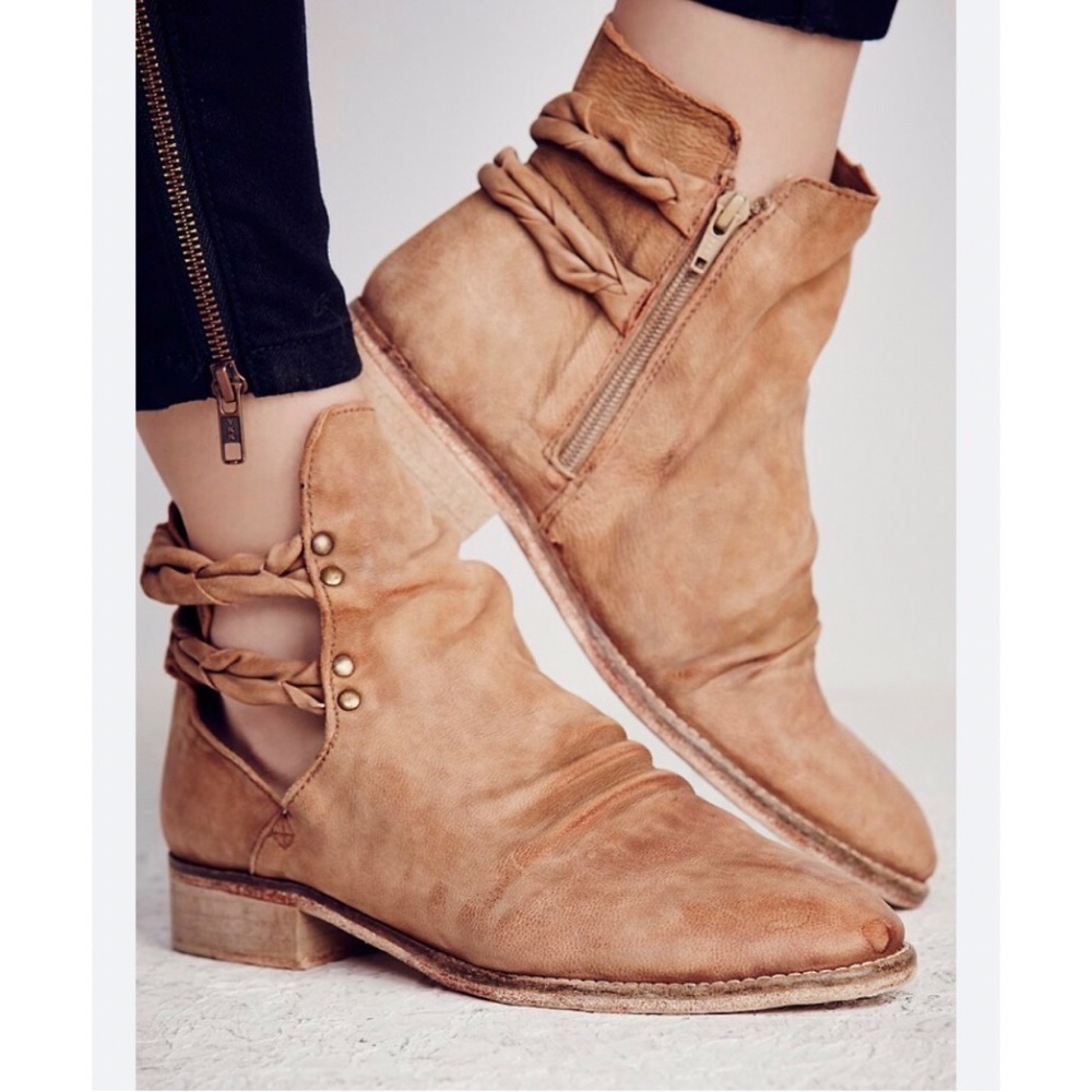 FREE PEOPLE LANDSLIDE ANKLE BOOTS BOOTIES IN CAMEL TAN SUEDE